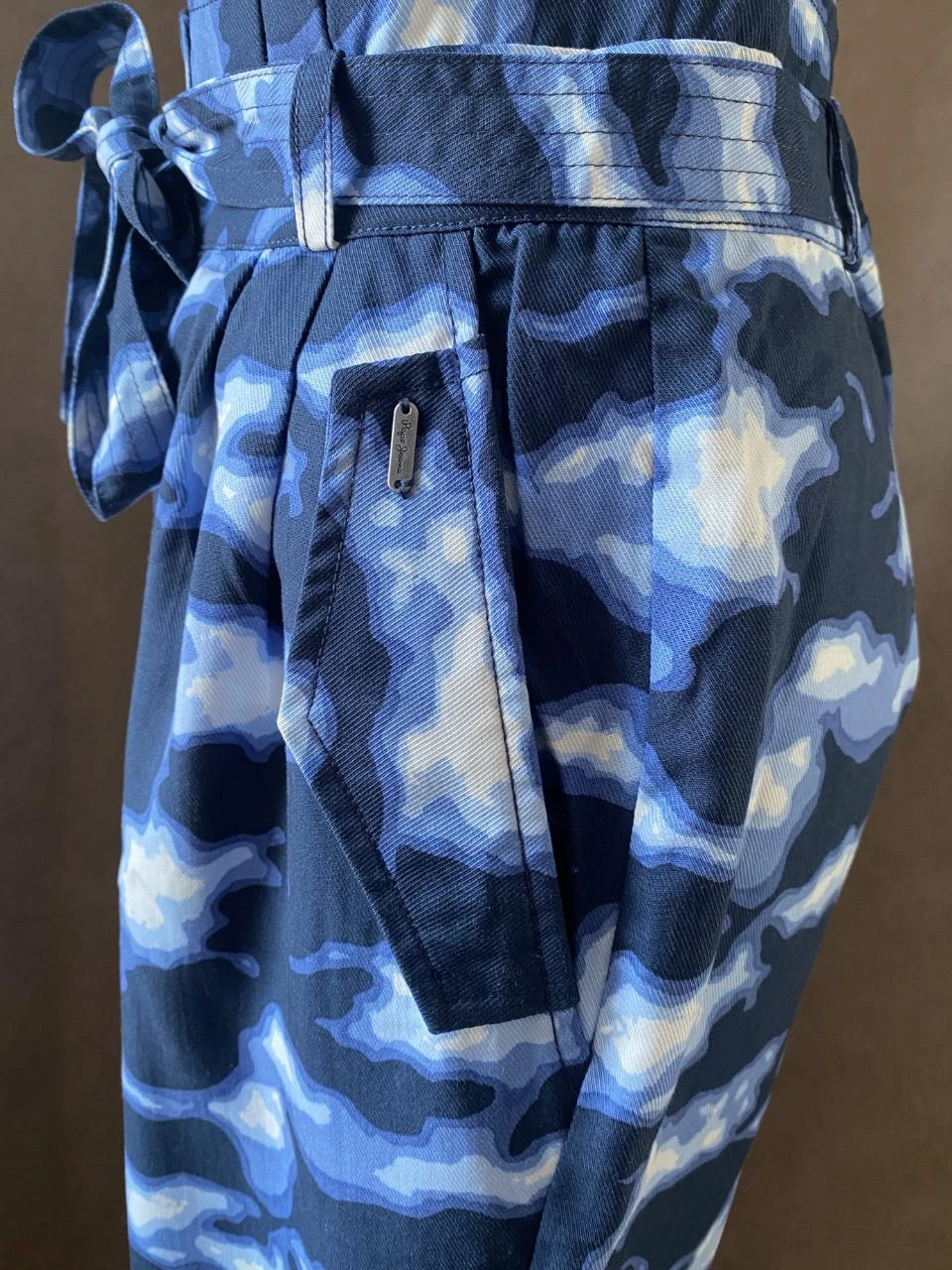 High-waisted Pépé Jeans T38 blue camouflage trousers – 100% fluid Tencel – photo 6